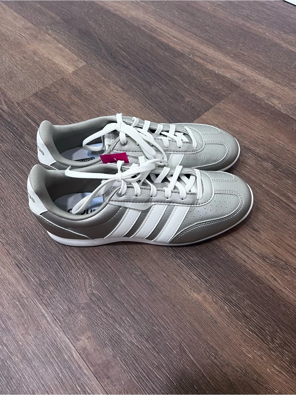 Adidas Barreda Lo in Cyber Metallic Sneaker - Cloudfoam Comfort Size 7